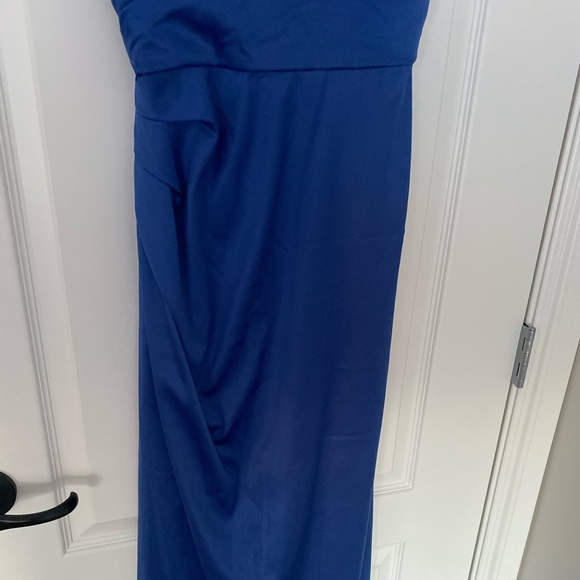 Max and Cleo One shoulder gown - Picture 3 of 8